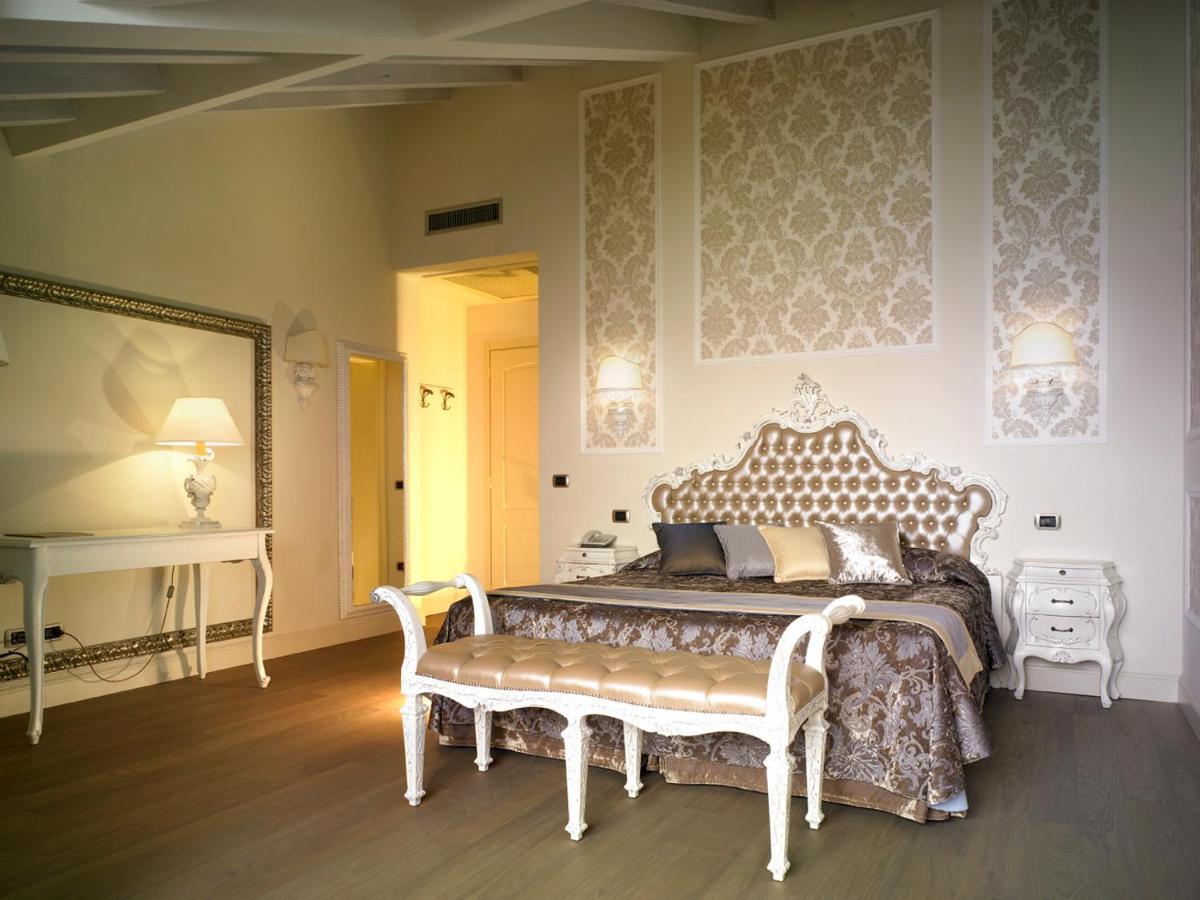 Hotel Villa Del Sogno Gardone Riviera Pokoj fotografie